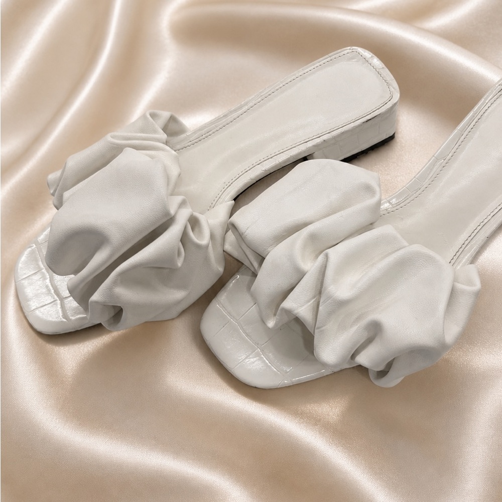 Circus by Sam Edelman Cream Ruched Slide Mules - Picture 2 of 5
